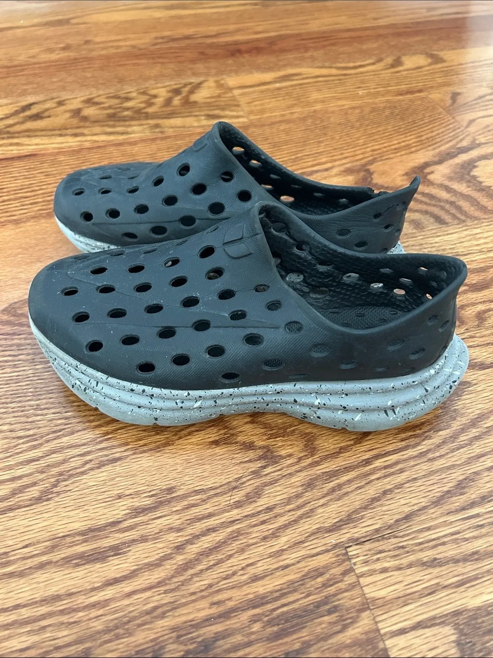 KANE Black Slip-On Perforated Water-Friendly Shoes M3 W5